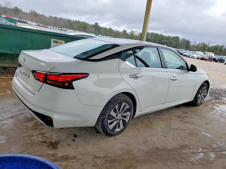 2022 Niss Altima
