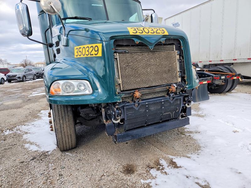 2016 Mack CXU613 Semi Truck