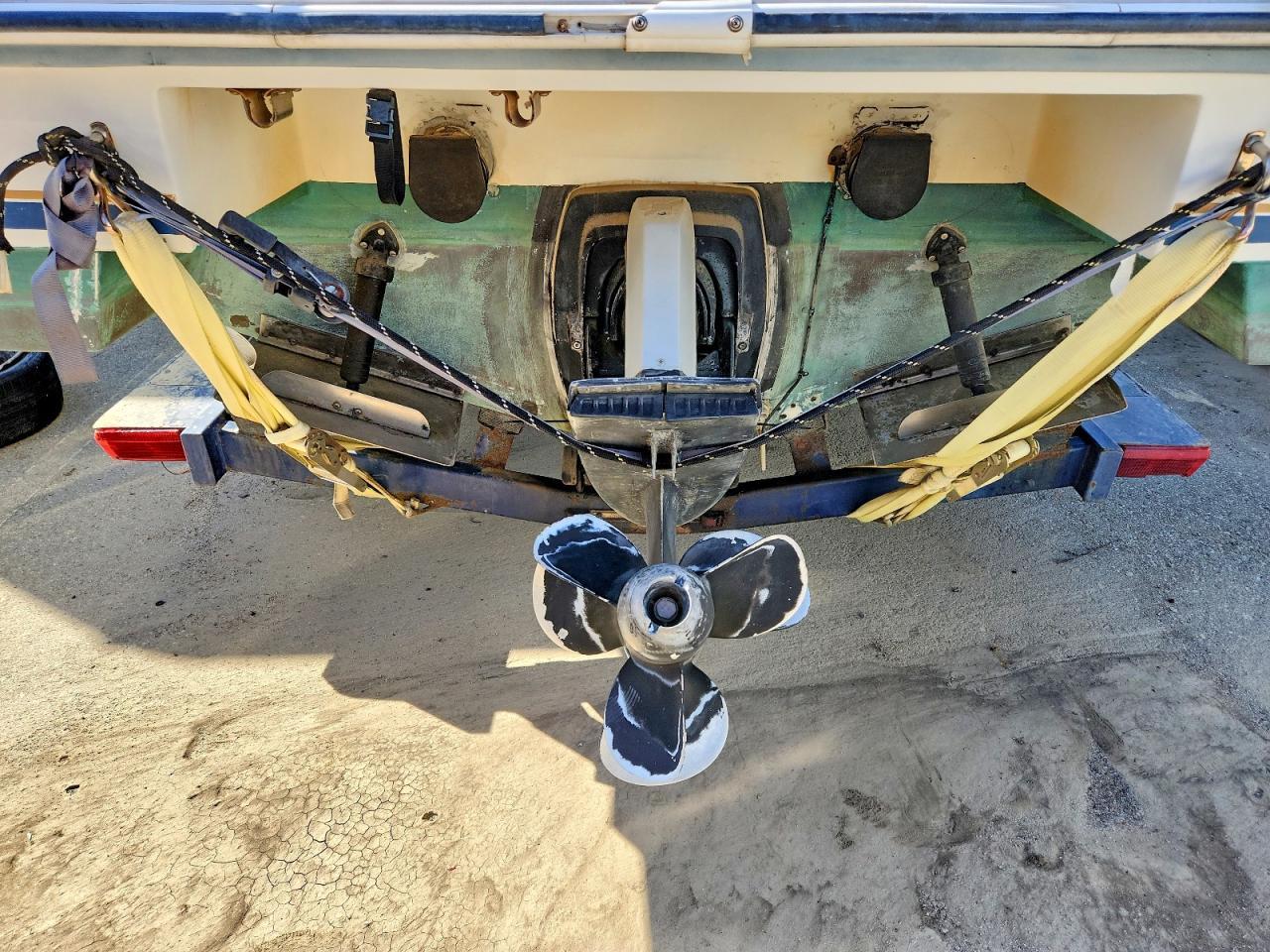 1994 Regal 2565 Boat