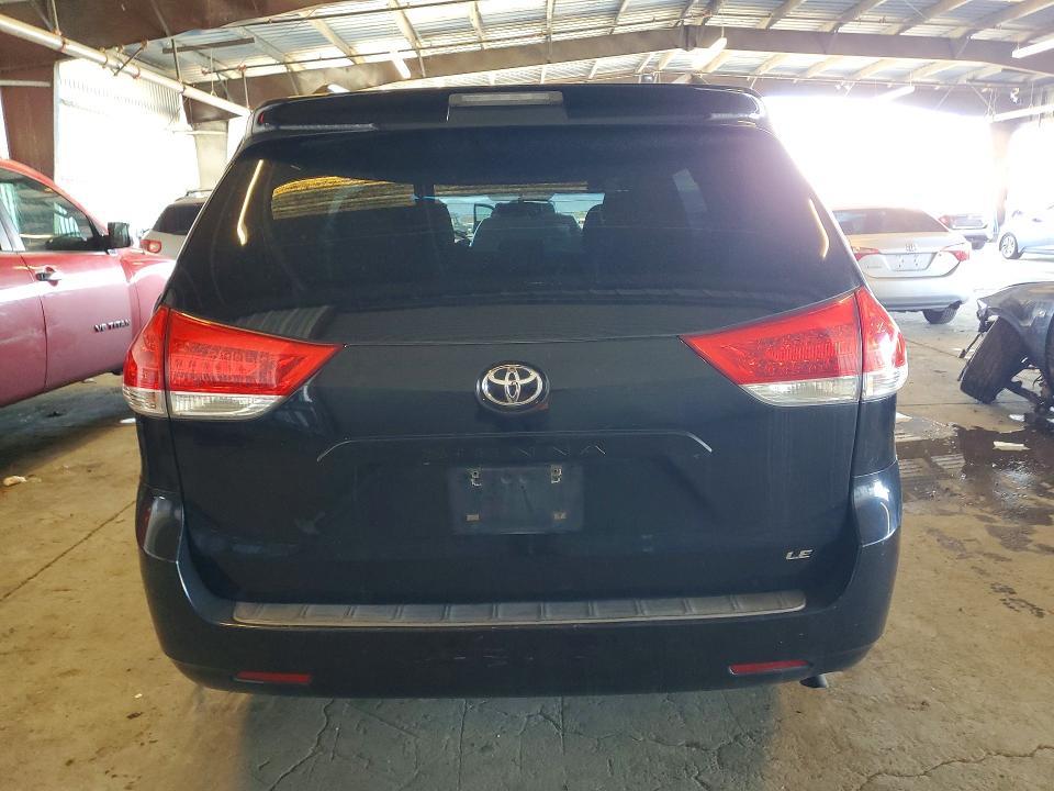 2011 Toyota Sienna le