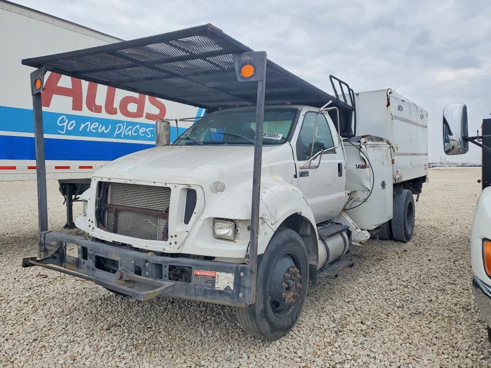 2015 Ford F750 Super Duty Chipper Truck