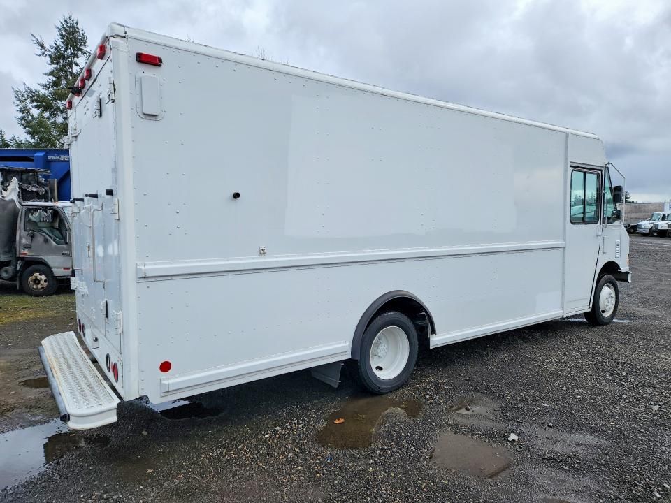 2004 Freightliner MT45 Chassis Delivery Truck