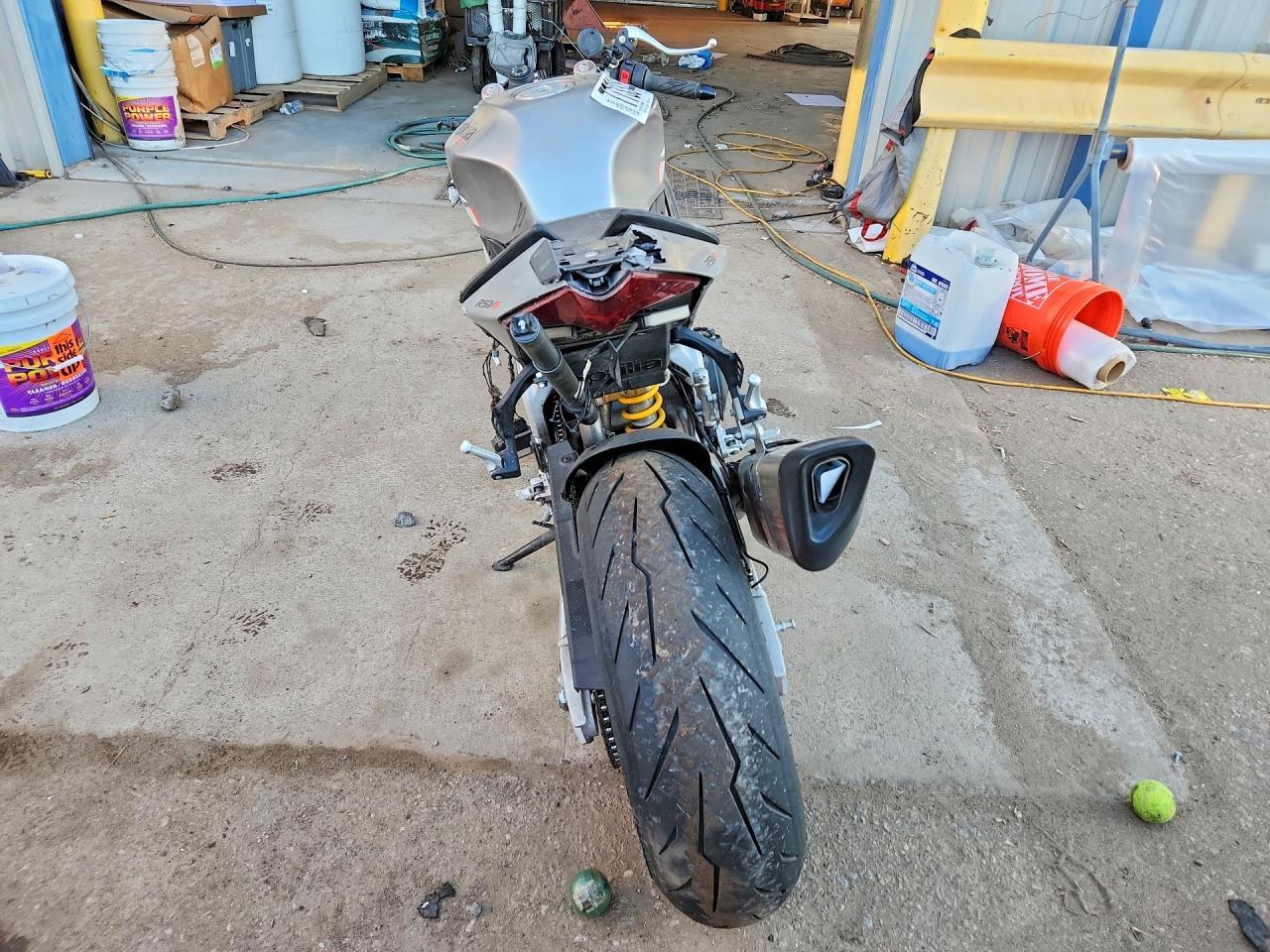2024 Aprilia RSV4 1100