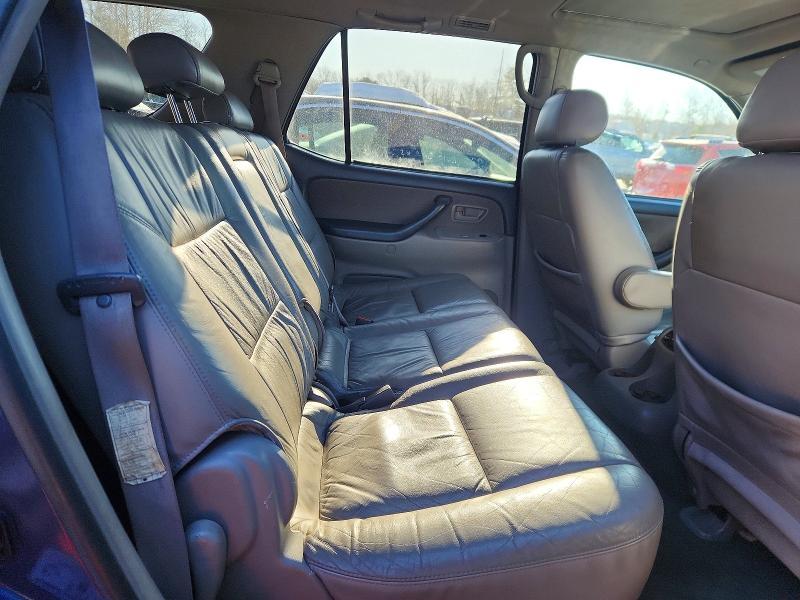 2004 Toyota Sequoia SR5