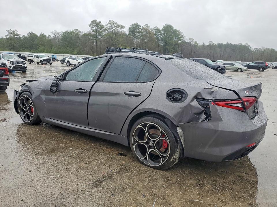 2022 Alfa Romeo Giulia Super