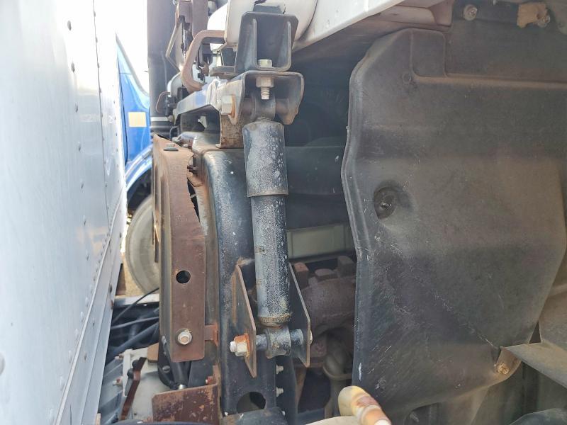 2004 Nissan Diesel 2004 UD UD2600 BOX Truck