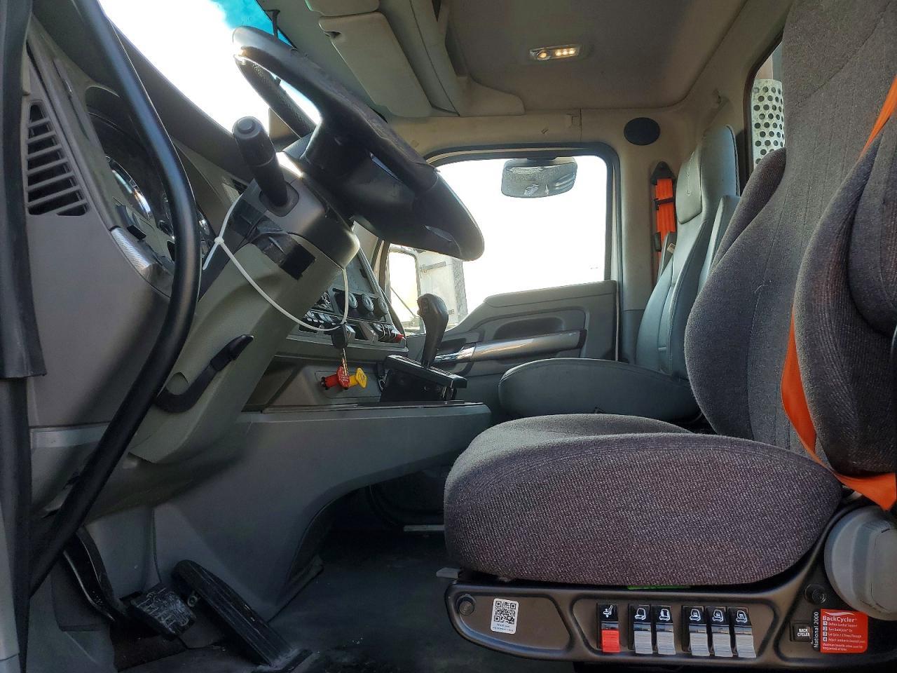 2016 Kenworth Construction T680