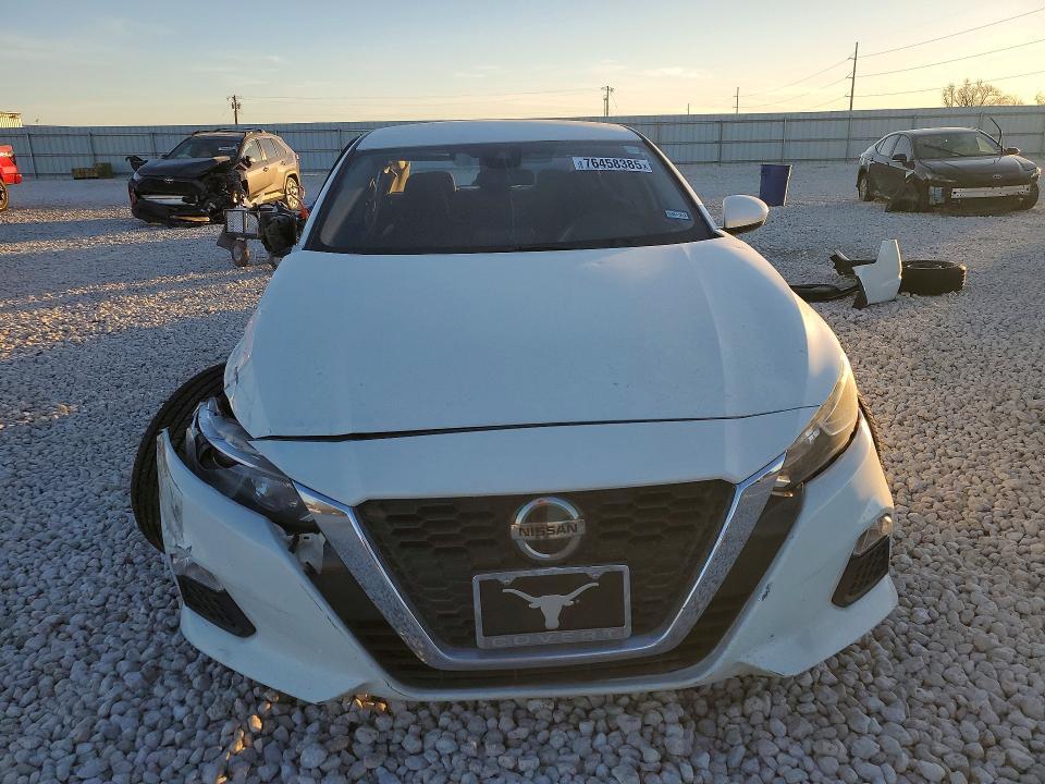 2020 Niss Altima s