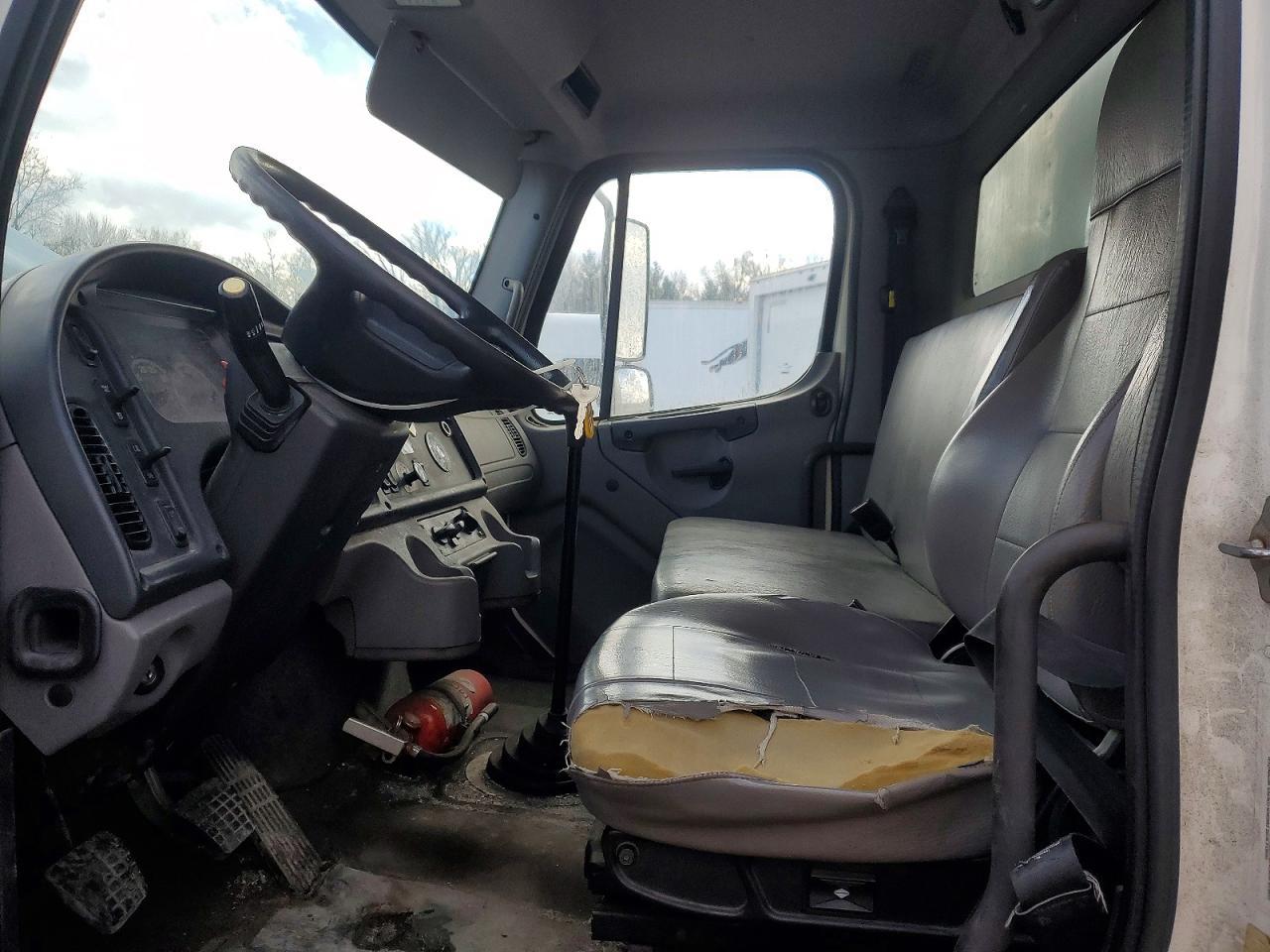 2019 Freightliner Business Class M2 BOX Truck