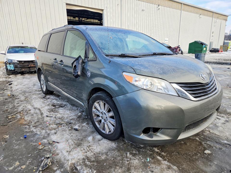 2011 Toyota Sienna le 7-passenger
