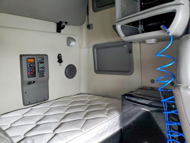 2019 Volvo VNL Semi Truck