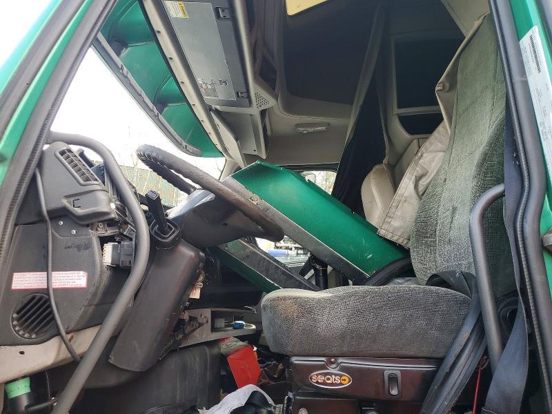 2006 Volvo VNL Semi Truck