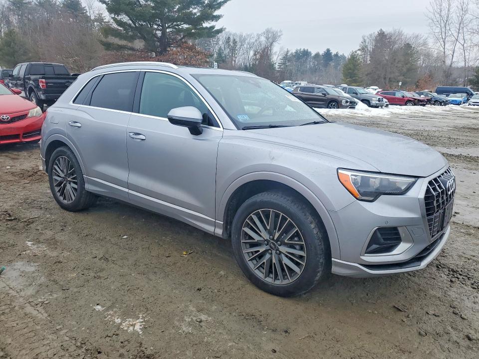 2022 Audi Q3 Premium 40