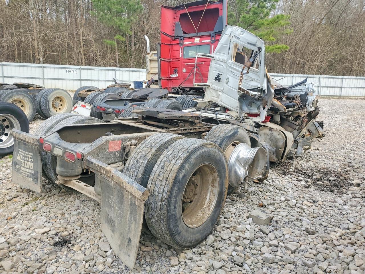 2015 Volv O VNL Semi Truck