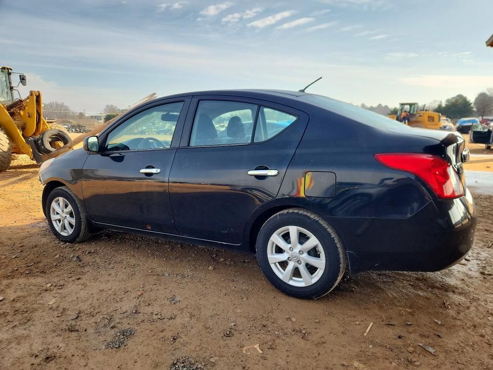 2012 Nissan Versa s