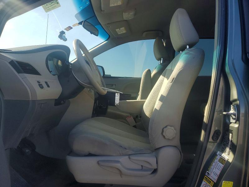 2013 Toyota Sienna l 7-passenger