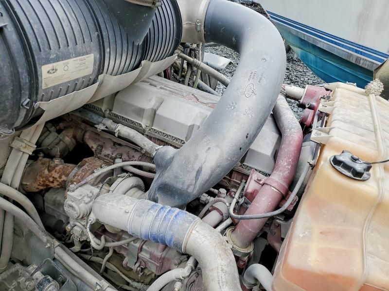 2015 Mack 600 CXU613-Semi Truck