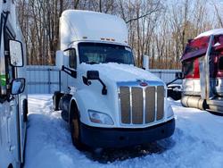 Peterbilt Vehiculos salvage en venta: 2017 Peterbilt 579 Semi Truck