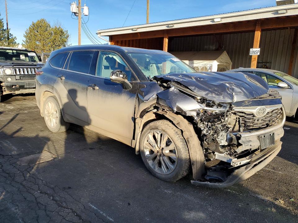 2025 Toyota Highlander le