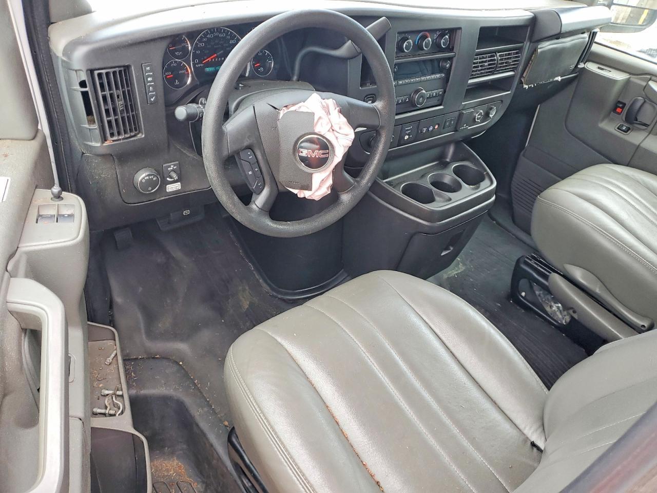 2022 GMC Savana BOX Truck