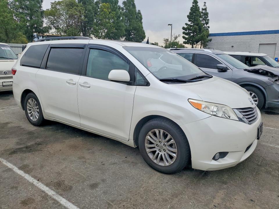2016 Toyota Sienna xle