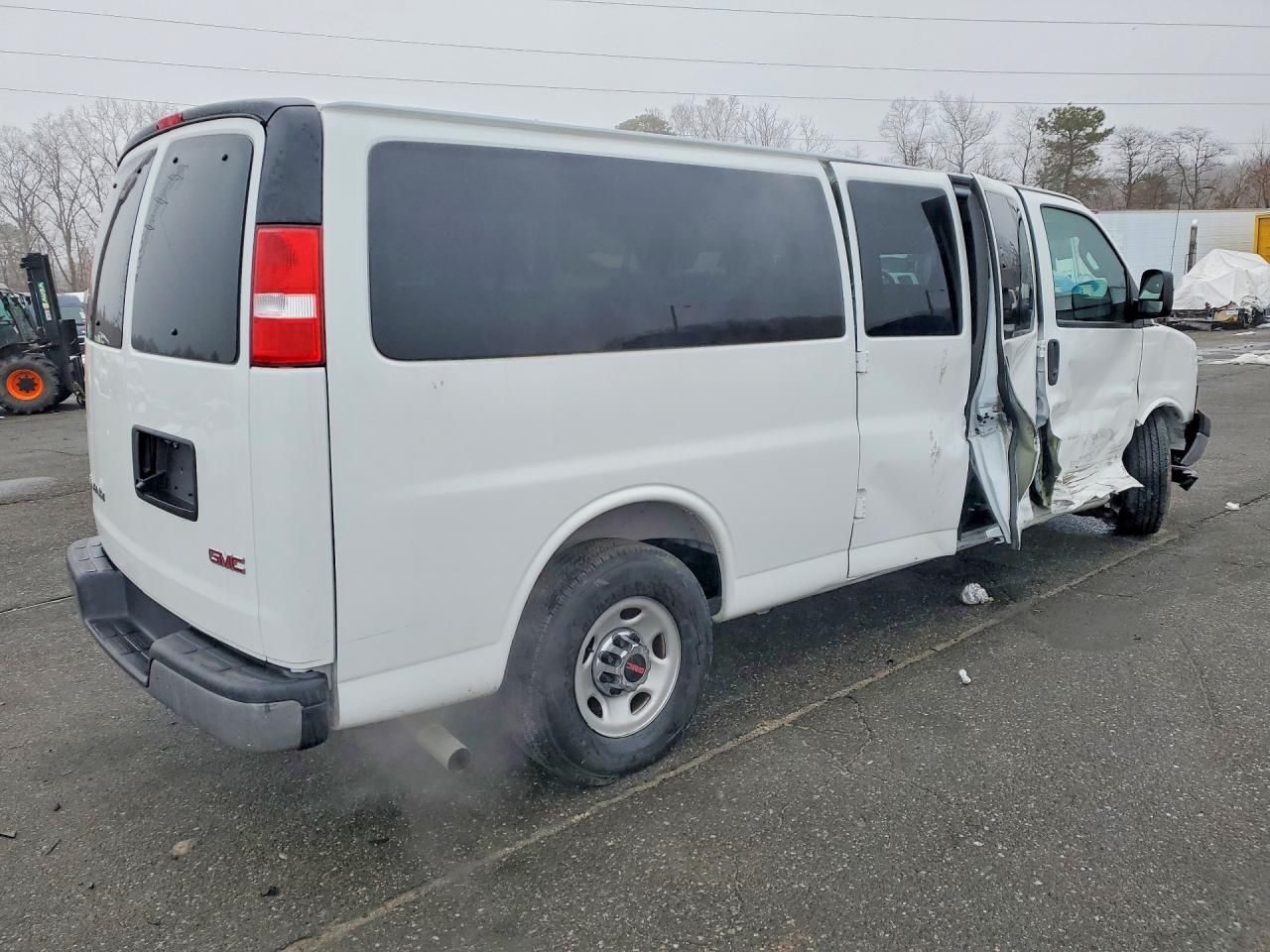 2025 GMC Savana G3500 LT