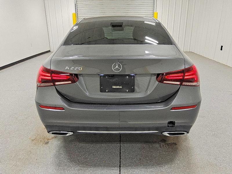 2021 Mercedes-Benz A 220