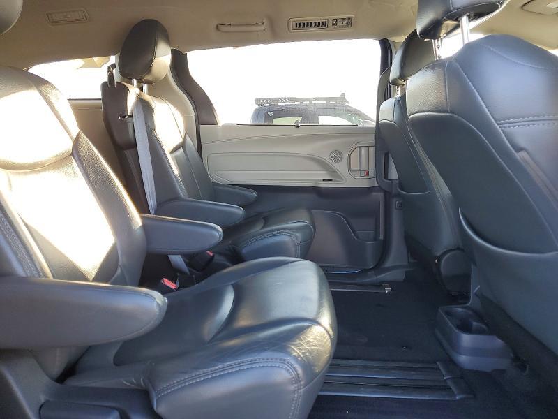 2023 Toyota Sienna le
