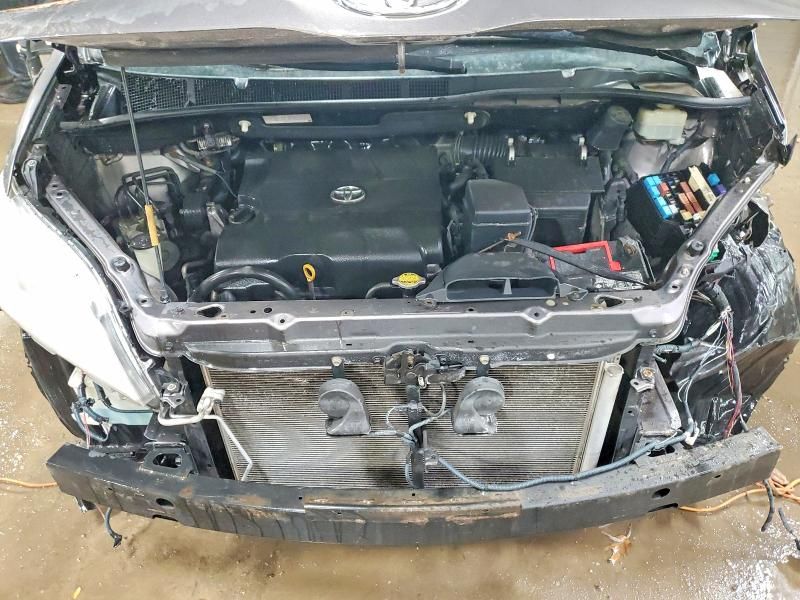 2012 Toyota Sienna xle 8-passenger