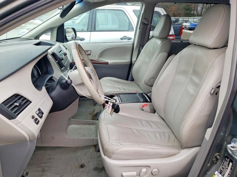 2013 Toyota Sienna xle