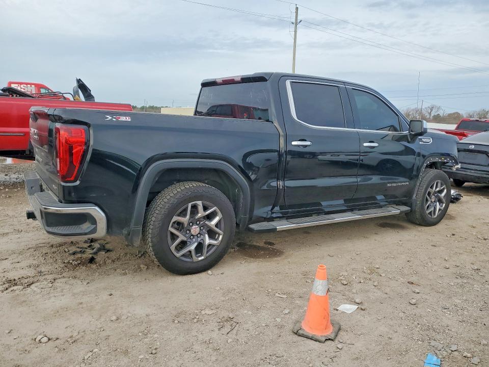 2022 GMC Sierra K1500 slt