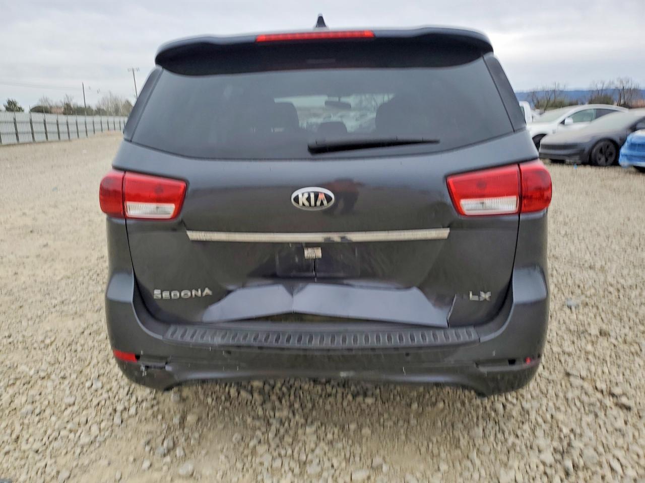 2016 KIA Sedona lx