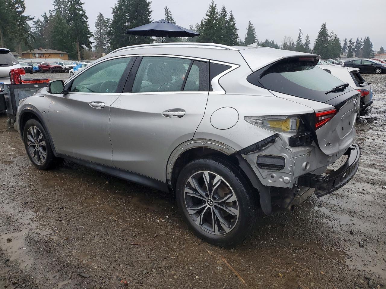 2018 Infinity Qx30