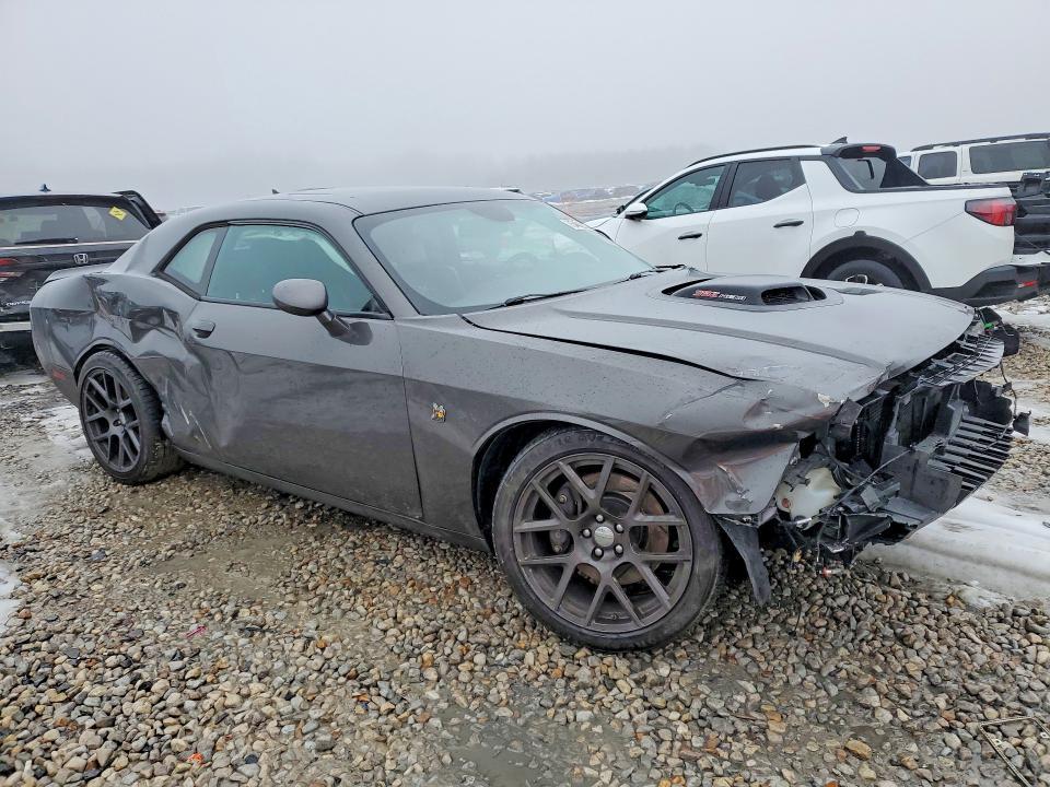 2016 Dodge Challenger r