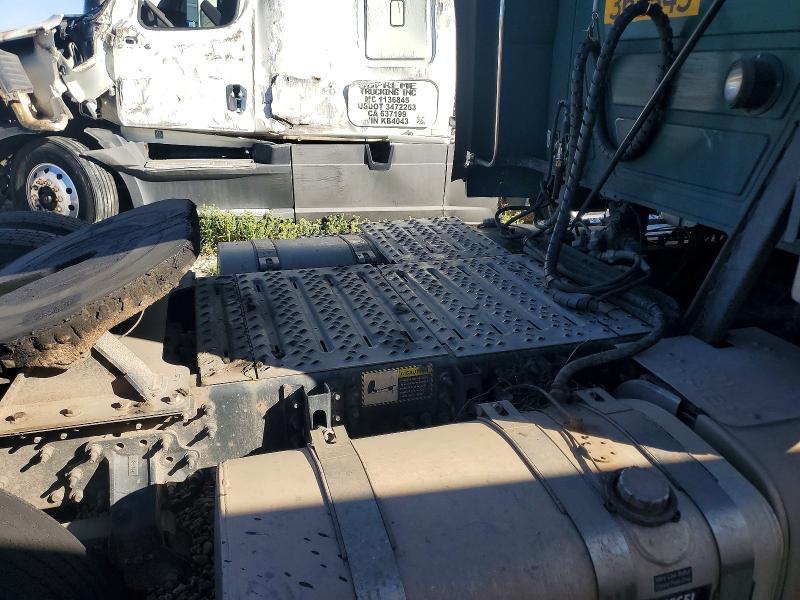 2017 Mack CXU613 Semi Truck