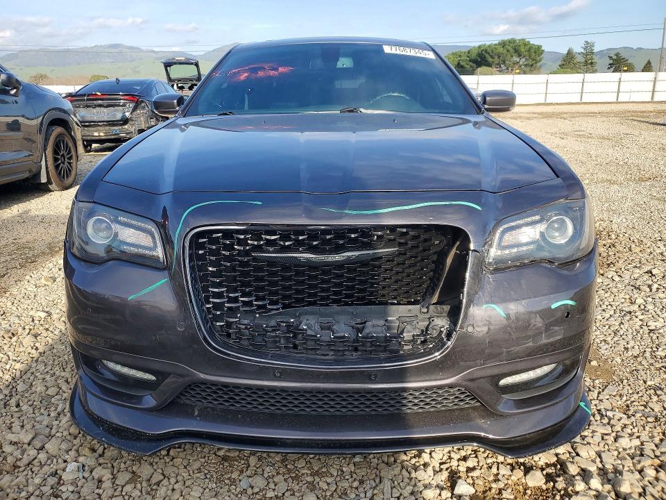 2018 Chrysler 300 s