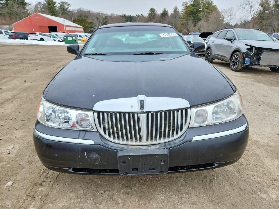 2002 Lincoln Town car Signature