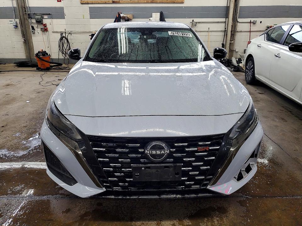 2023 Nissan Altima sr