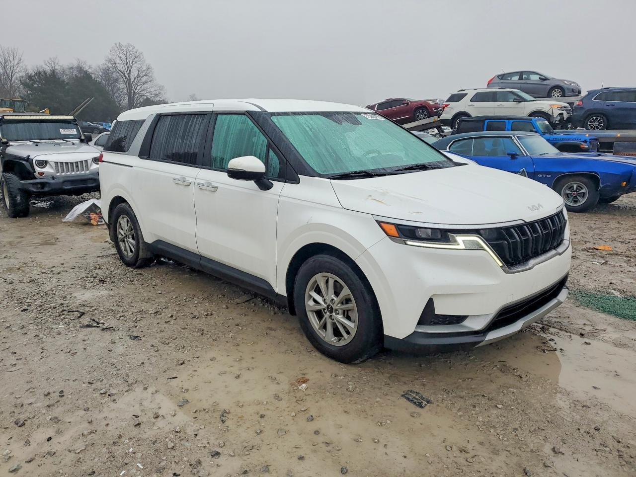 2023 KIA Carnival lx