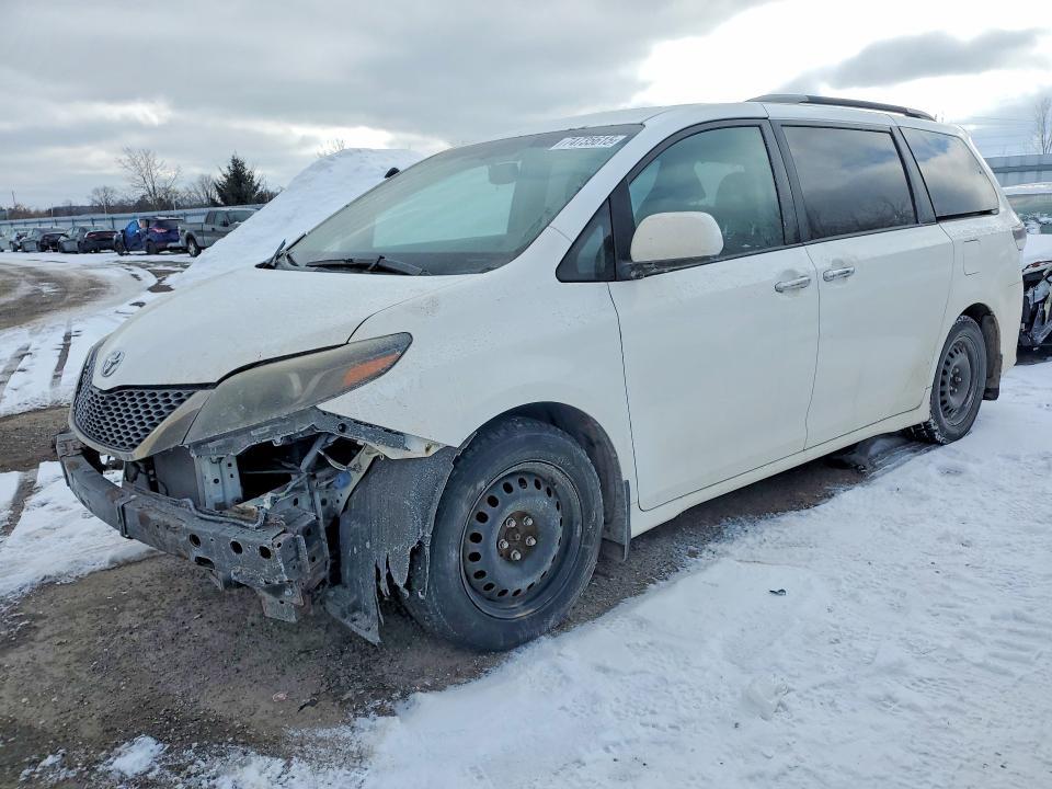 2015 Toyota Sienna Sport
