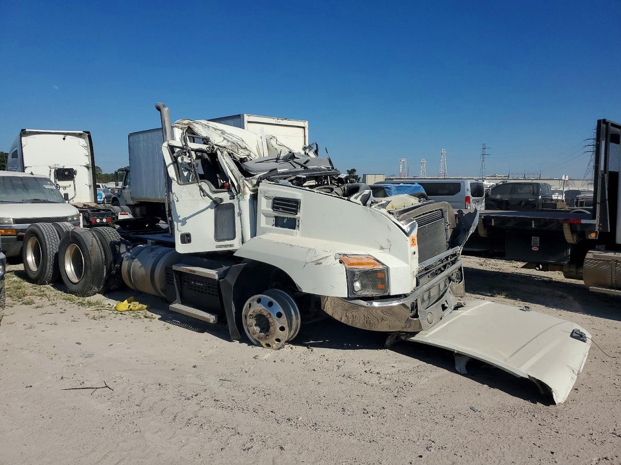 2023 Mack Anthem Semi Truck