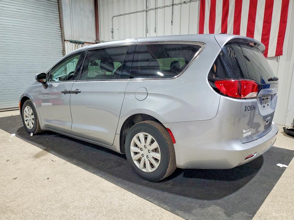 2020 Chrysler Voyager l