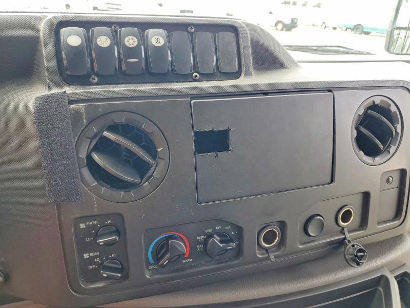 2017 Ford Econoline E450 Super Duty Cutaway van
