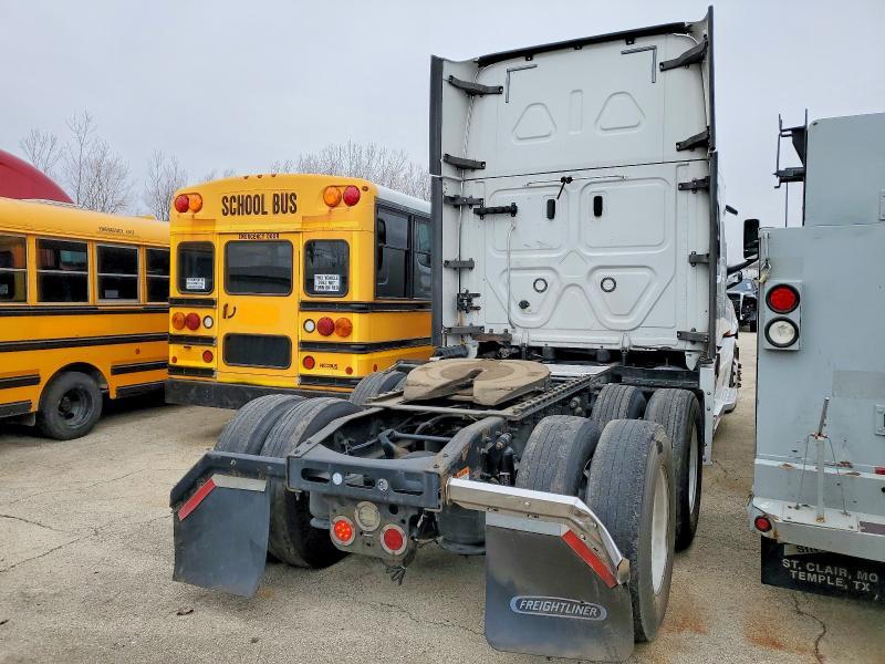 2019 Freigliner 2019 Freightliner Cascadia 126 Semi Truck