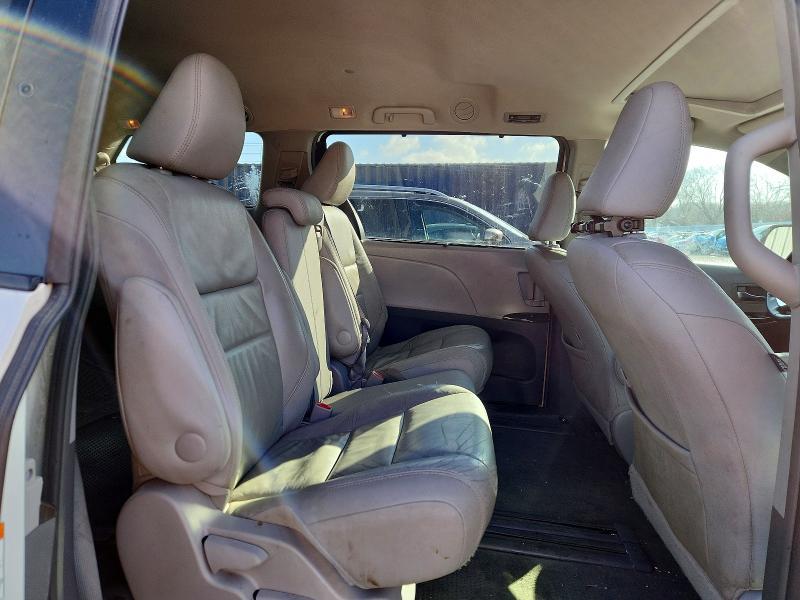 2016 Toyota Sienna xle 8-passenger