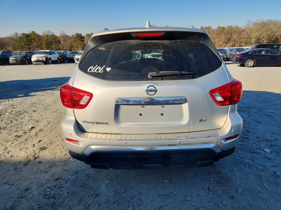 2020 Nissan Pathfinder sv