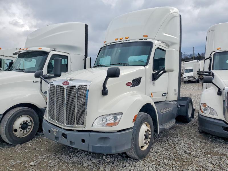 2019 Peterbilt 579-semi Truck