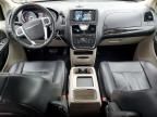 2013 Chrysler Town & Country Touring l