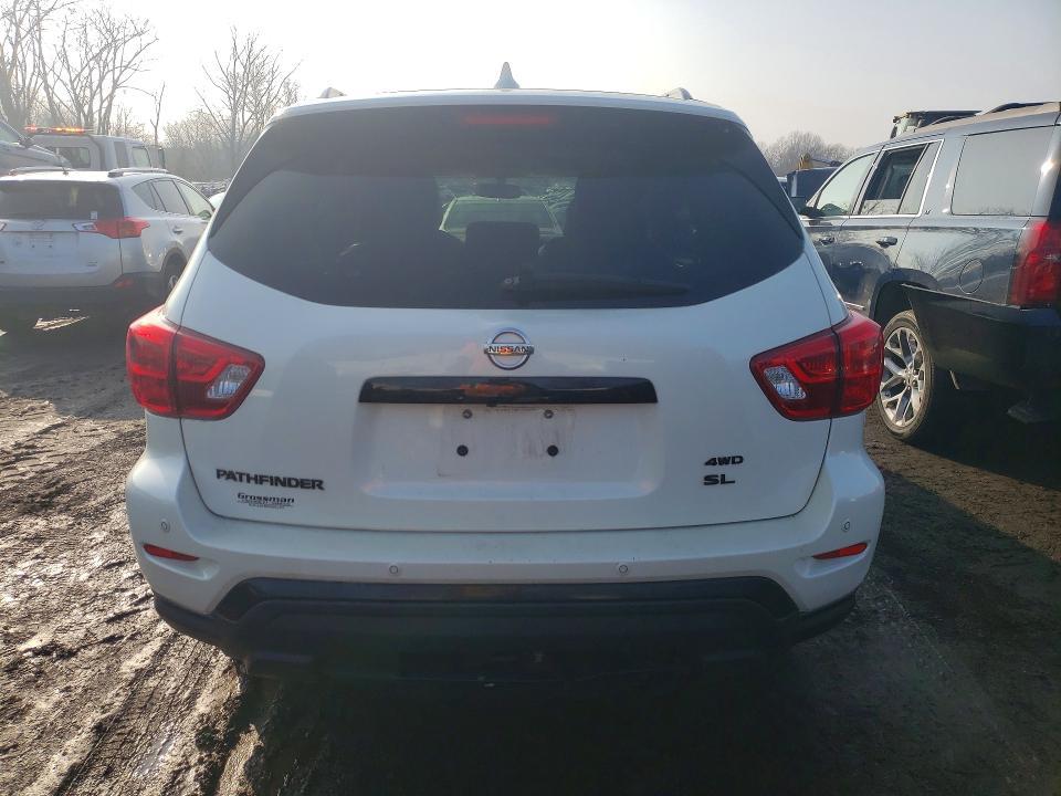 2020 Nissan Pathfinder sl