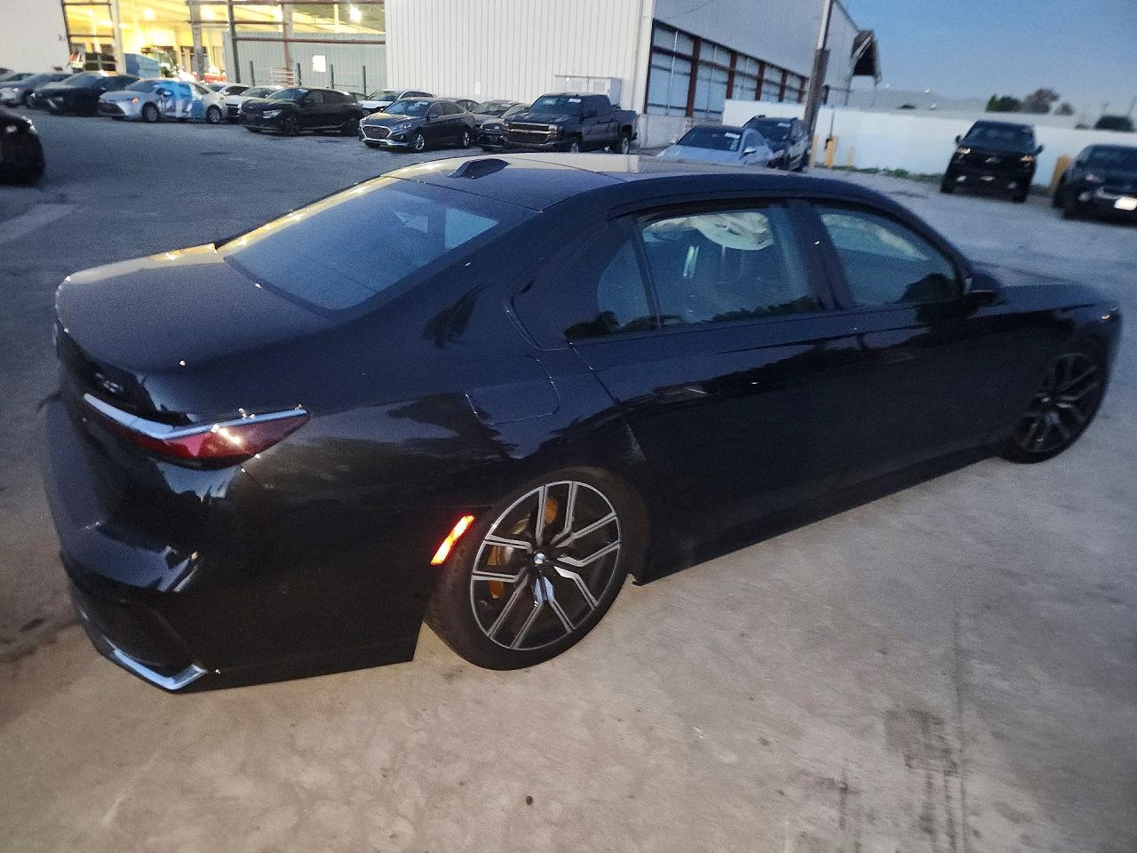 2025 BMW 740 xi